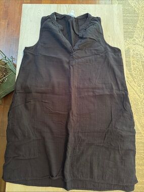 Time and Tru Black Sleeveless V-Neck Midi Dress
